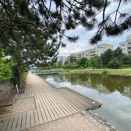 Orientalny Apartamento Varsóvia Exterior foto