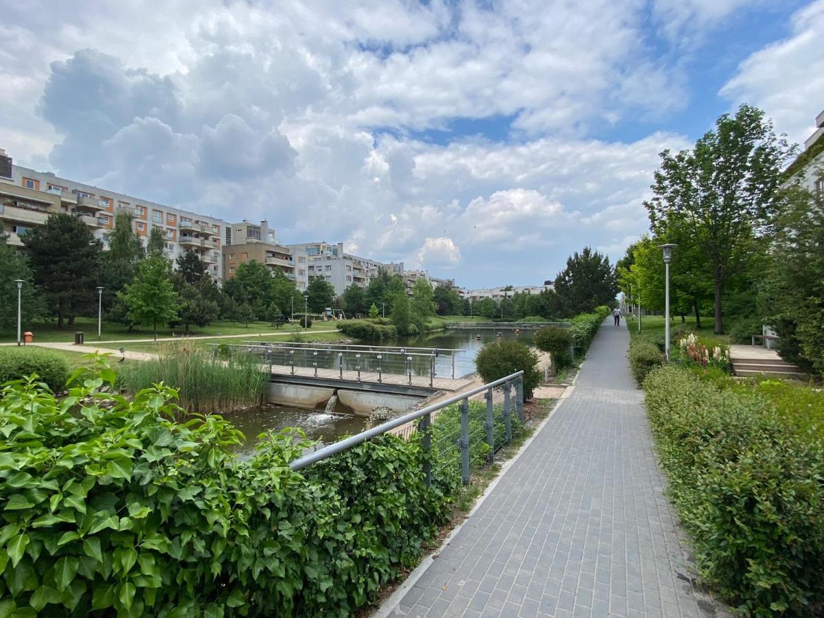 Orientalny Apartamento Varsóvia Exterior foto